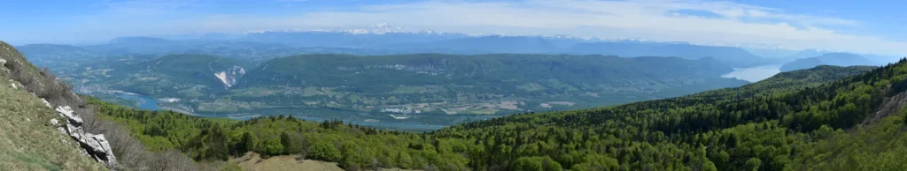 Vue panoramic depuis le Grand Colombier en direction du Mont Blanc