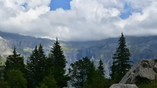 Depuis la montagne d'Anterne, vue sur le Grenairon et le Mont Buet (caché dans les nuages)