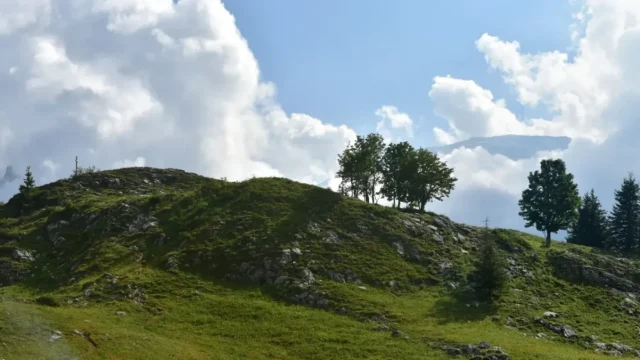 Collet d'Anterne avec ma croix surplombant la vallée